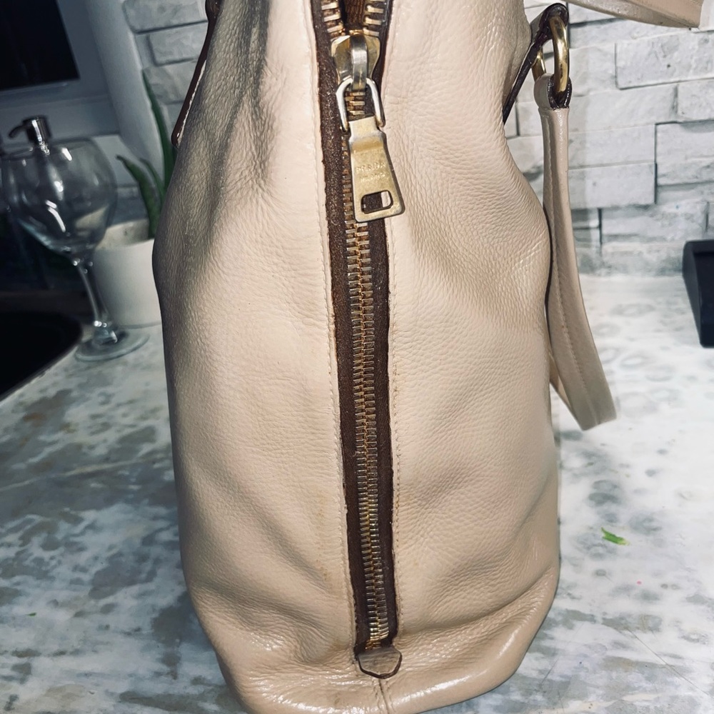 Authentic prada bag - Picture 3 of 7
